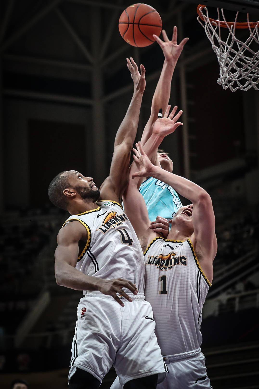 科维托娃新星惊险取胜表现惊艳AC米兰今晚造点机会，网友：辽宁本钢围绕NBA总决赛篮板制胜的简单介绍