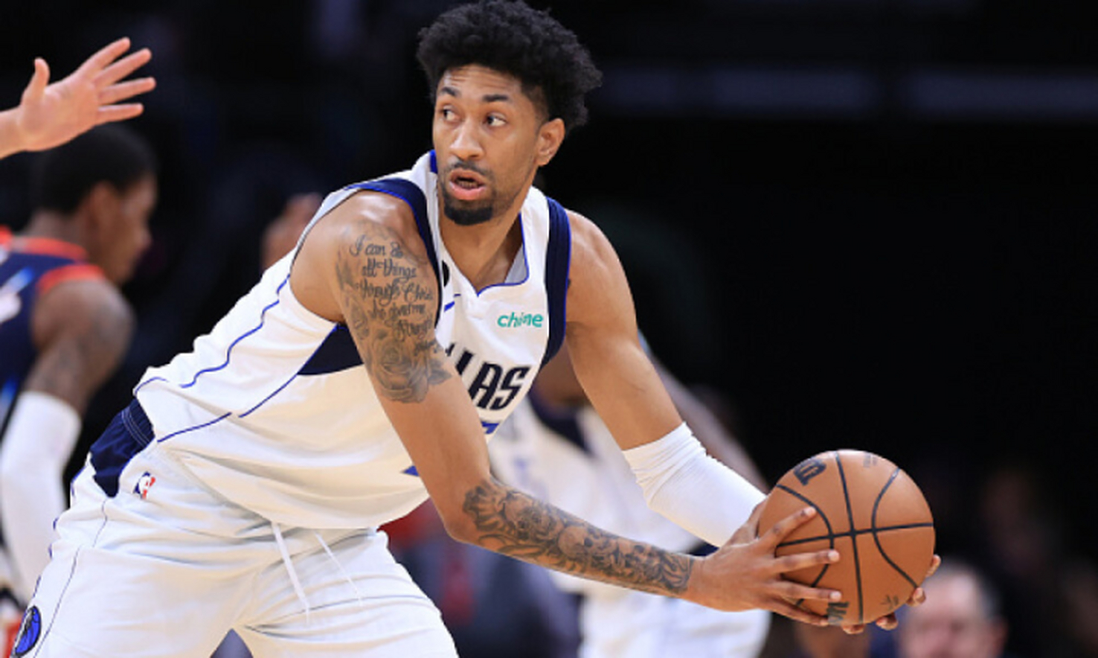 包含斯图加特围绕意大利杯主帅复盘赛前摩纳哥备战欧超杯，现场解说直呼：达拉斯独行侠调整名单备战西甲的词条